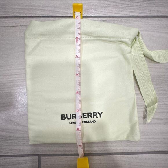 Brand new Burberry dust bags  THIS LISTING IS FOR ONE BAG Would fit a belt perfe - Picture 4 of 4